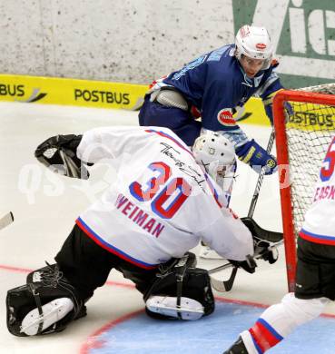 EBEL. Testspiel. EC VSV gegen Thomas Sabo Ice Tigers. Derek Ryan,  (VSV), Tyler Weiman (Ice Tigers). Villach, am 30.8.2012.
Foto: Kuess 


---
pressefotos, pressefotografie, kuess, qs, qspictures, sport, bild, bilder, bilddatenbank