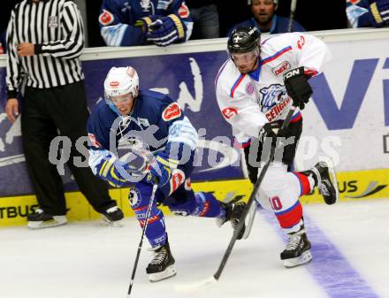 EBEL. Testspiel. EC VSV gegen Thomas Sabo Ice Tigers.  Derek Ryan, (VSV), Marco Nowak  (Ice Tigers). Villach, am 30.8.2012.
Foto: Kuess 


---
pressefotos, pressefotografie, kuess, qs, qspictures, sport, bild, bilder, bilddatenbank