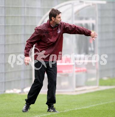 Fussball. Training. SK Austria Klagenfurt. Trainer Bruno Friesenbichler. Klagenfurt, 31.8.2012.
Foto: kuess
---
pressefotos, pressefotografie, kuess, qs, qspictures, sport, bild, bilder, bilddatenbank