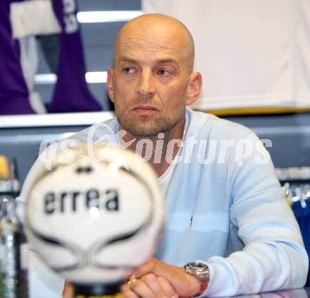 Fussball. Pressekonferenz SK Austria Klagenfurt.  Co-Trainer Guenther Gorenzel. Klagenfurt, 31.8.2012.
Foto: kuess
---
pressefotos, pressefotografie, kuess, qs, qspictures, sport, bild, bilder, bilddatenbank