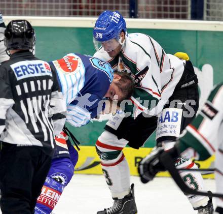 EBEL. Testspiel. EC VSV gegen Augsburg Panthers. Rauferei, Schlaegerei, Stefan Bacher (VSV). Villach, am 31.8.2012.
Foto: Kuess 


---
pressefotos, pressefotografie, kuess, qs, qspictures, sport, bild, bilder, bilddatenbank