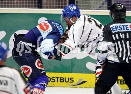 EBEL. Testspiel. EC VSV gegen Augsburg Panthers. Rauferei, Schlaegerei, Stefan Bacher (VSV). Villach, am 31.8.2012.
Foto: Kuess 


---
pressefotos, pressefotografie, kuess, qs, qspictures, sport, bild, bilder, bilddatenbank