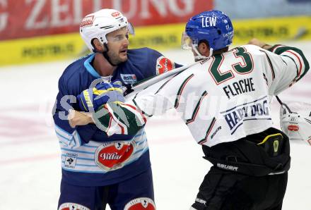 EBEL. Testspiel. EC VSV gegen Augsburg Panthers. Rauferei, Schlaegerei, Scott Hotham (VSV). Villach, am 31.8.2012.
Foto: Kuess 


---
pressefotos, pressefotografie, kuess, qs, qspictures, sport, bild, bilder, bilddatenbank