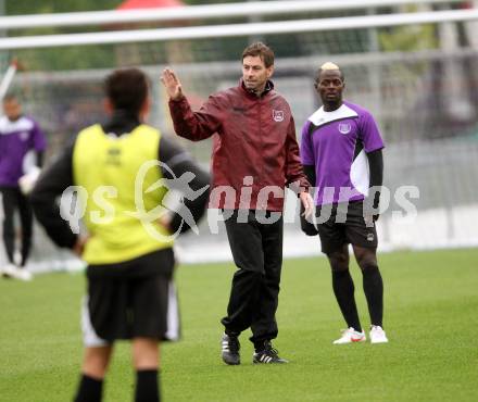 Fussball. Training. SK Austria Klagenfurt. Trainer Bruno Friesenbichler. Klagenfurt, 31.8.2012.
Foto: kuess
---
pressefotos, pressefotografie, kuess, qs, qspictures, sport, bild, bilder, bilddatenbank