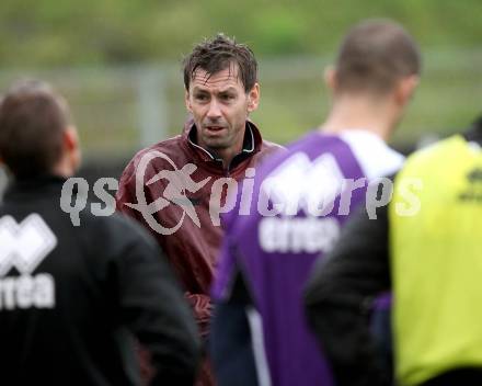 Fussball. Training. SK Austria Klagenfurt. Trainer Bruno Friesenbichler. Klagenfurt, 31.8.2012.
Foto: kuess
---
pressefotos, pressefotografie, kuess, qs, qspictures, sport, bild, bilder, bilddatenbank