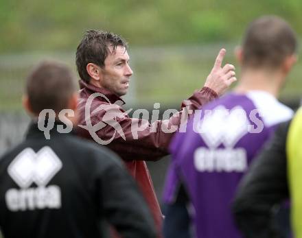 Fussball. Training. SK Austria Klagenfurt. Trainer Bruno Friesenbichler. Klagenfurt, 31.8.2012.
Foto: kuess
---
pressefotos, pressefotografie, kuess, qs, qspictures, sport, bild, bilder, bilddatenbank