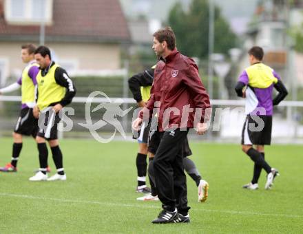 Fussball. Training. SK Austria Klagenfurt. Trainer Bruno Friesenbichler. Klagenfurt, 31.8.2012.
Foto: kuess
---
pressefotos, pressefotografie, kuess, qs, qspictures, sport, bild, bilder, bilddatenbank