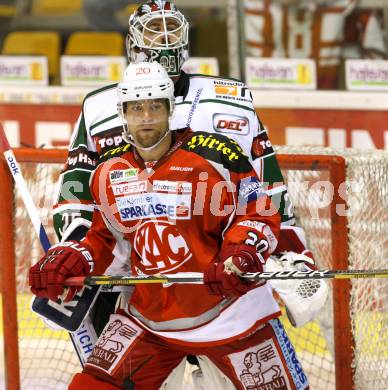 EBEL. Testspiel. EC KAC gegen Augsburg Panthers.  John Lammers,  (KAC),  Patrick Ehelechner (Augsburg). Klagenfurt, am 1.9.2012.
Foto: Kuess 


---
pressefotos, pressefotografie, kuess, qs, qspictures, sport, bild, bilder, bilddatenbank