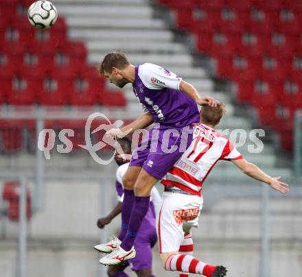 Fussball Regionalliga. SK Austria Klagenfurt gegen GAK. Boris Huettenbrenner, (Klagenfurt), Lukas Stadler (GAK). Klagenfurt, 1.9.2012.
Foto: kuess
---
pressefotos, pressefotografie, kuess, qs, qspictures, sport, bild, bilder, bilddatenbank