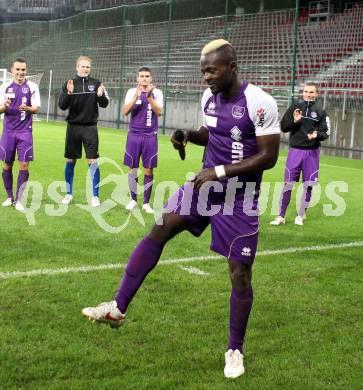 Fussball Regionalliga. SK Austria Klagenfurt gegen GAK. Jubel Tazemeta (Klagenfurt).. Klagenfurt, 1.9.2012.
Foto: kuess
---
pressefotos, pressefotografie, kuess, qs, qspictures, sport, bild, bilder, bilddatenbank