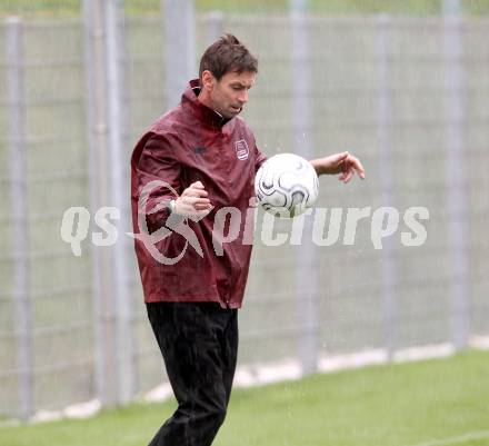 Fussball. Training. SK Austria Klagenfurt. Trainer Bruno Friesenbichler. Klagenfurt, 31.8.2012.
Foto: kuess
---
pressefotos, pressefotografie, kuess, qs, qspictures, sport, bild, bilder, bilddatenbank