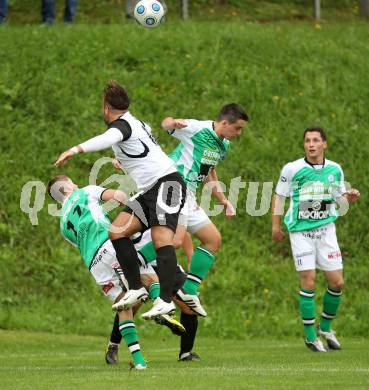 Fussball Kaerntner Liga. Maria Saal gegen Lendorf. Nikola Andrjevic, (Maria Saal), Frank Huebl  (Lendorf). Maria Saal, am 1.9.2012.
Foto: Kuess
---
pressefotos, pressefotografie, kuess, qs, qspictures, sport, bild, bilder, bilddatenbank