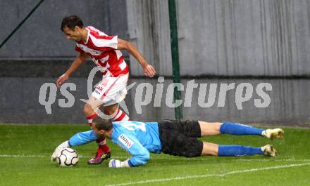 Fussball Regionalliga. SK Austria Klagenfurt gegen GAK. Florian Heindl,  (Klagenfurt), Milian Guerrib (GAK). Klagenfurt, 1.9.2012.
Foto: kuess
---
pressefotos, pressefotografie, kuess, qs, qspictures, sport, bild, bilder, bilddatenbank