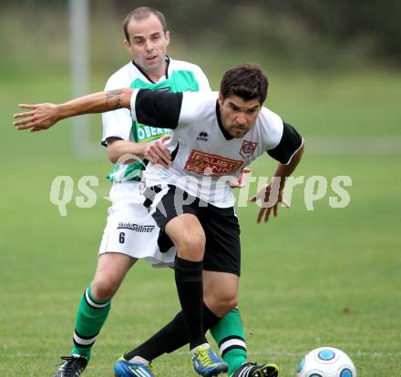 Fussball Kaerntner Liga. Maria Saal gegen Lendorf. Da Silva Filho Aldamir,  (Maria Saal), Andreas Rohrer (Lendorf). Maria Saal, am 1.9.2012.
Foto: Kuess
---
pressefotos, pressefotografie, kuess, qs, qspictures, sport, bild, bilder, bilddatenbank