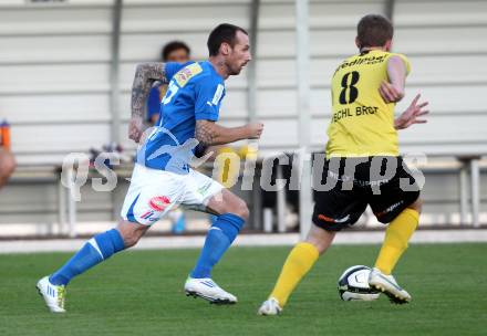 Fussball. Regionalliga. VSV gegen Allerheiligen. Rok Pavlicic,  (VSV), Bernhard Fauland (Allerheiligen). Villach, 7.9.2012.
Foto: Kuess
---
pressefotos, pressefotografie, kuess, qs, qspictures, sport, bild, bilder, bilddatenbank