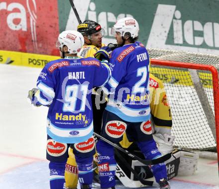 EBEL. Eishockey Bundesligal. EC VSV gegen UPC Vienna Capitals. Benjamin Petrik, Niki Hartl, (VSV), Francois Fortier  (Caps). Villach, am 14.9.2012.
Foto: Kuess 


---
pressefotos, pressefotografie, kuess, qs, qspictures, sport, bild, bilder, bilddatenbank