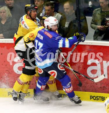 EBEL. Eishockey Bundesligal. EC VSV gegen UPC Vienna Capitals. Justin Taylor, (VSV), Benoit Gratton (Caps). Villach, am 14.9.2012.
Foto: Kuess 


---
pressefotos, pressefotografie, kuess, qs, qspictures, sport, bild, bilder, bilddatenbank