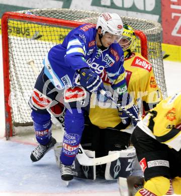 EBEL. Eishockey Bundesligal. EC VSV gegen UPC Vienna Capitals. Mario Altmann,  (VSV), Matthew Zaba (Caps). Villach, am 14.9.2012.
Foto: Kuess 


---
pressefotos, pressefotografie, kuess, qs, qspictures, sport, bild, bilder, bilddatenbank