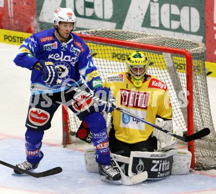 EBEL. Eishockey Bundesligal. EC VSV gegen UPC Vienna Capitals. Mario Altmann,  (VSV), Matthew Zaba (Caps). Villach, am 14.9.2012.
Foto: Kuess 


---
pressefotos, pressefotografie, kuess, qs, qspictures, sport, bild, bilder, bilddatenbank