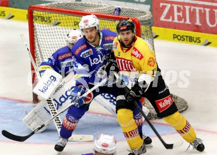 EBEL. Eishockey Bundesligal. EC VSV gegen UPC Vienna Capitals. Scott Hotham, (VSV),  Francois Fortier (Caps). Villach, am 14.9.2012.
Foto: Kuess 


---
pressefotos, pressefotografie, kuess, qs, qspictures, sport, bild, bilder, bilddatenbank