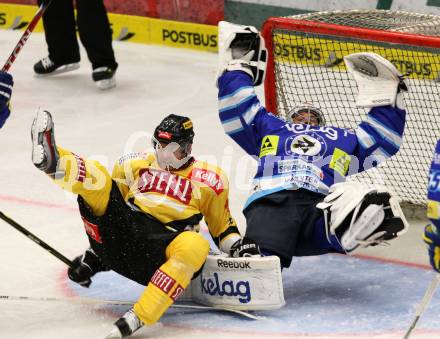 EBEL. Eishockey Bundesligal. EC VSV gegen UPC Vienna Capitals. Jean Philippe Lamoureux,  (VSV), Zdenek Blatny (Caps). Villach, am 14.9.2012.
Foto: Kuess 


---
pressefotos, pressefotografie, kuess, qs, qspictures, sport, bild, bilder, bilddatenbank