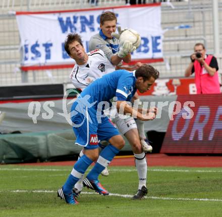 Fussball. Bundesliga. RZ Pellets WAC gegen SC Wiener Neustadt. Christian Falk, (WAC), Joerg Siebenhandl, Ramsebner Christian  (Wiener Neustadt). Wolfsberg, 15.9.2012.
Foto: Kuess

---
pressefotos, pressefotografie, kuess, qs, qspictures, sport, bild, bilder, bilddatenbank