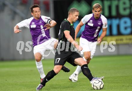 Fussball Regionalliga. SK Austria Klagenfurt gegen Pasching. Matthias Dollinger, Peter Pucker,  (Klagenfurt), Daniel Sobkova (Pasching). Klagenfurt, 15.9.2012. 
Foto: Kuess

---
pressefotos, pressefotografie, kuess, qs, qspictures, sport, bild, bilder, bilddatenbank