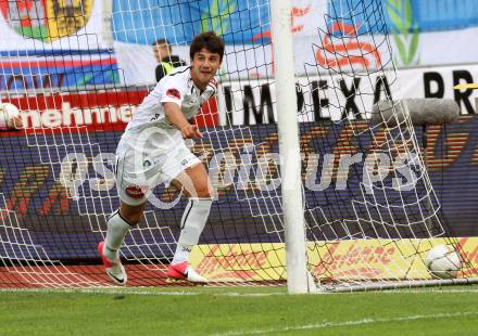 Fussball. Bundesliga. RZ Pellets WAC gegen SC Wiener Neustadt. Torjubel Mihret Topcagic (WAC). Wolfsberg, 15.9.2012.
Foto: Kuess

---
pressefotos, pressefotografie, kuess, qs, qspictures, sport, bild, bilder, bilddatenbank