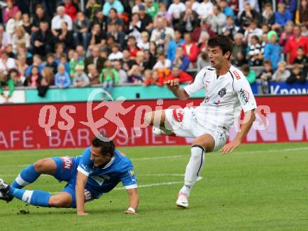 Fussball. Bundesliga. RZ Pellets WAC gegen SC Wiener Neustadt. Mihret Topcagic,  (WAC), Manuel Wallner (Wiener Neustadt). Wolfsberg, 15.9.2012.
Foto: Kuess

---
pressefotos, pressefotografie, kuess, qs, qspictures, sport, bild, bilder, bilddatenbank