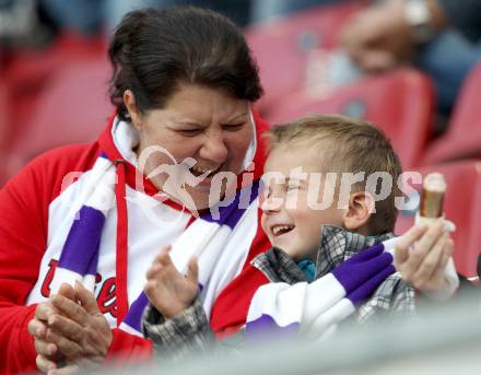 Fussball Regionalliga. SK Austria Klagenfurt gegen Pasching. Fans (Klagenfurt). Klagenfurt, 15.9.2012. 
Foto: Kuess

---
pressefotos, pressefotografie, kuess, qs, qspictures, sport, bild, bilder, bilddatenbank