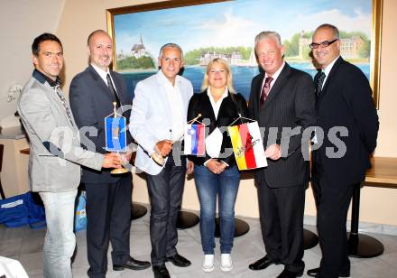 Drei Regionen Jugendspiele. Stadtrat Juergen Pfeiler, Reinhard Tellian, Ziga Dobnikar. Klagenfurt, am 14.9.2012. Klagenfurt, am 14.9.2012.
Foto: Kuess
---
pressefotos, pressefotografie, kuess, qs, qspictures, sport, bild, bilder, bilddatenbank