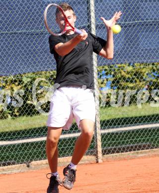 Drei Regionen Jugendspiele. Tennis. Adrian Kucher. Klagenfurt, am 15.9.2012. 
Foto: Kuess
---
pressefotos, pressefotografie, kuess, qs, qspictures, sport, bild, bilder, bilddatenbank