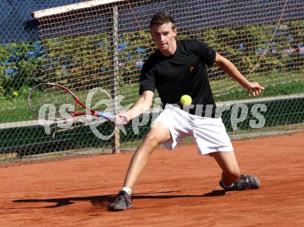 Drei Regionen Jugendspiele. Tennis. Adrian Kucher. Klagenfurt, am 15.9.2012. 
Foto: Kuess
---
pressefotos, pressefotografie, kuess, qs, qspictures, sport, bild, bilder, bilddatenbank