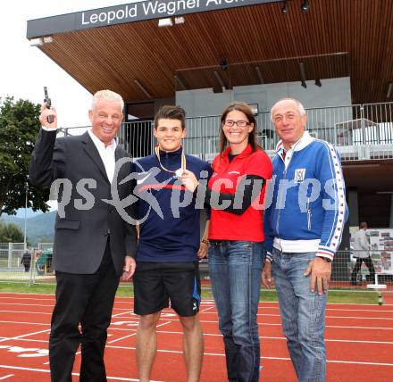 Drei Regionen Jugendspiele. Leichtathletik. Reinhard Tellian, Maximilian Geier, Betina Germann, Robert Kropiunik. Klagenfurt, am 14.9.2012. Klagenfurt, am 14.9.2012.
Foto: Kuess
Foto: Kuess
---
pressefotos, pressefotografie, kuess, qs, qspictures, sport, bild, bilder, bilddatenbank