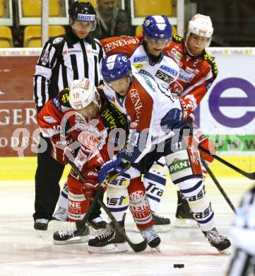 EBEL. Eishockey Bundesliga. EC KAC gegen KHL Medvescak Zagreb. Thomas Koch,  (KAC), Adam Miller  (Zagreb). Klagenfurt, am 21.9.2012.
Foto: Kuess 


---
pressefotos, pressefotografie, kuess, qs, qspictures, sport, bild, bilder, bilddatenbank