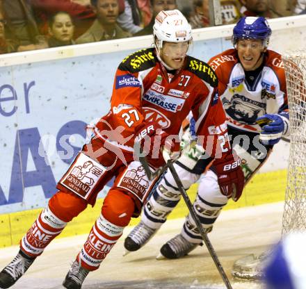 EBEL. Eishockey Bundesliga. EC KAC gegen KHL Medvescak Zagreb.  Thomas Hundertpfund,  (KAC), David Brine (Zagreb). Klagenfurt, am 21.9.2012.
Foto: Kuess 


---
pressefotos, pressefotografie, kuess, qs, qspictures, sport, bild, bilder, bilddatenbank