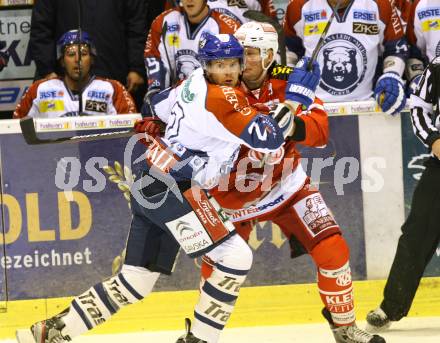 EBEL. Eishockey Bundesliga. EC KAC gegen KHL Medvescak Zagreb. Mike Siklenka,  (KAC), Liam Huculak  (Zagreb). Klagenfurt, am 21.9.2012.
Foto: Kuess 


---
pressefotos, pressefotografie, kuess, qs, qspictures, sport, bild, bilder, bilddatenbank