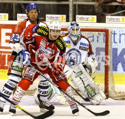 EBEL. Eishockey Bundesliga. EC KAC gegen KHL Medvescak Zagreb.  Tyler Spurgeon,  (KAC), Michael Ouzas, Sasa martinovic (Zagreb). Klagenfurt, am 21.9.2012.
Foto: Kuess 


---
pressefotos, pressefotografie, kuess, qs, qspictures, sport, bild, bilder, bilddatenbank