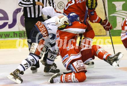 EBEL. Eishockey Bundesliga. EC KAC gegen KHL Medvescak Zagreb.  THomas Koch,  (KAC), Adam Naglich (Zagreb). Klagenfurt, am 21.9.2012.
Foto: Kuess 


---
pressefotos, pressefotografie, kuess, qs, qspictures, sport, bild, bilder, bilddatenbank