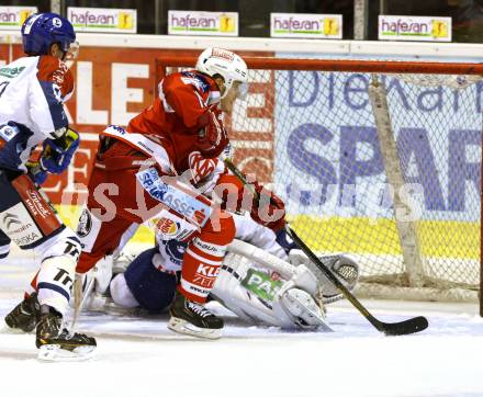 EBEL. Eishockey Bundesliga. EC KAC gegen KHL Medvescak Zagreb. Stephan Geier  (KAC), OUZAS Michael (Zagreb). Klagenfurt, am 21.9.2012.
Foto: Kuess 


---
pressefotos, pressefotografie, kuess, qs, qspictures, sport, bild, bilder, bilddatenbank