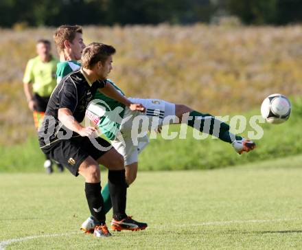 Fussball. Kaerntner Liga. Koettmannsdorf gegen Voelkermarkt. Orgonyi Jakob (Koettmannsdorf), Grilz Philipp (Voelkermarkt). Koettmannsdorf, 22.9.2012.
Foto: Kuess
---
pressefotos, pressefotografie, kuess, qs, qspictures, sport, bild, bilder, bilddatenbank