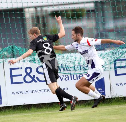 Fussball Regionalliga. SAK gegen St. Florian. Marjan Kropounik,  (SAK), Gregor Schmidthaler (St.Florian). Klagenfurt, 22.9.2012.
Foto: Kuess
---
pressefotos, pressefotografie, kuess, qs, qspictures, sport, bild, bilder, bilddatenbank