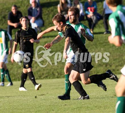 Fussball. Kaerntner Liga. Koettmannsdorf gegen Voelkermarkt. Radinger Patrick Peter (Koettmannsdorf), Sauerschnig Christopher (Voelkermarkt). Koettmannsdorf, 22.9.2012.
Foto: Kuess
---
pressefotos, pressefotografie, kuess, qs, qspictures, sport, bild, bilder, bilddatenbank