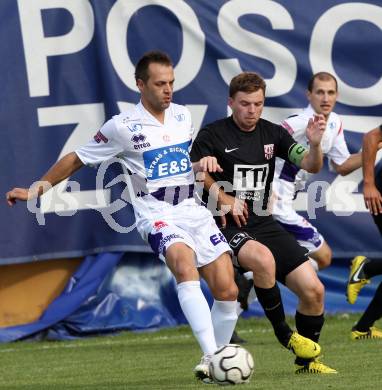 Fussball Regionalliga. SAK gegen St. Florian. Goran Jolic,  (SAK), Thomas Mitterndorfer (St.Florian). Klagenfurt, 22.9.2012.
Foto: Kuess
---
pressefotos, pressefotografie, kuess, qs, qspictures, sport, bild, bilder, bilddatenbank