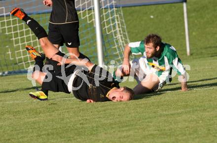 Fussball. Kaerntner Liga. Koettmannsdorf gegen Voelkermarkt. Rozgonji Laslo (Koettmannsdorf), Sauerschnig Christopher (Voelkermarkt). Koettmannsdorf, 22.9.2012.
Foto: Kuess
---
pressefotos, pressefotografie, kuess, qs, qspictures, sport, bild, bilder, bilddatenbank