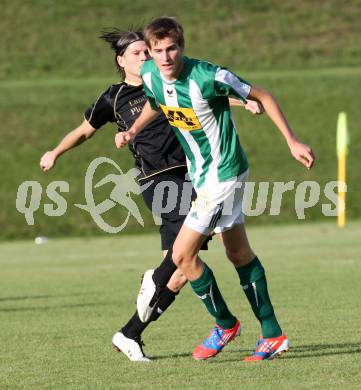 Fussball. Kaerntner Liga. Koettmannsdorf gegen Voelkermarkt. Hubmann Guenther (Koettmannsdorf), Schubert Fabian (Voelkermarkt). Koettmannsdorf, 22.9.2012.
Foto: Kuess
---
pressefotos, pressefotografie, kuess, qs, qspictures, sport, bild, bilder, bilddatenbank