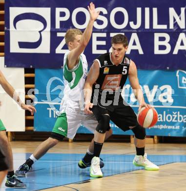 Basketball. OEBV Cup. KOS Klagenfurt Celovec gegen Guessing Knights. Fabian Gallob ( KOS), Sebastian Koch (Guessing). Klagenfurt, am 22.9.2012.
Foto: Kuess
---
pressefotos, pressefotografie, kuess, qs, qspictures, sport, bild, bilder, bilddatenbank