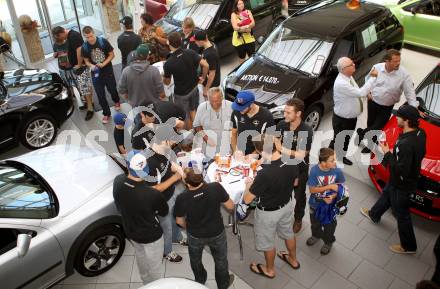 EBEL. Eishockey Bundesliga. VSV Autogrammstunde im Autohaus Skoda Lindner. Villach, am 22.9.2012.
Foto: Kuess
---
pressefotos, pressefotografie, kuess, qs, qspictures, sport, bild, bilder, bilddatenbank