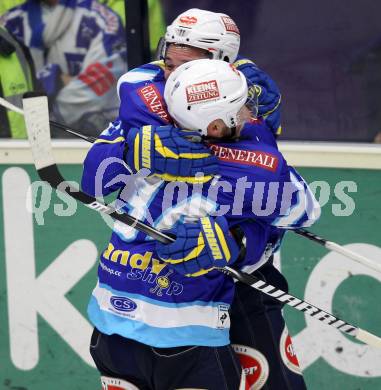 EBEL. Eishockey Bundesligal. EC VSV gegen KHL Medvescak Zagreb. Torjubel Marco Pewal, Markus Peintner (VSV).. Villach, am 23.9.2012.
Foto: Kuess 


---
pressefotos, pressefotografie, kuess, qs, qspictures, sport, bild, bilder, bilddatenbank