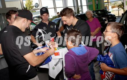 EBEL. Eishockey Bundesliga. VSV Autogrammstunde im Autohaus Skoda Lindner. Marco Pewal. Villach, am 22.9.2012.
Foto: Kuess
---
pressefotos, pressefotografie, kuess, qs, qspictures, sport, bild, bilder, bilddatenbank